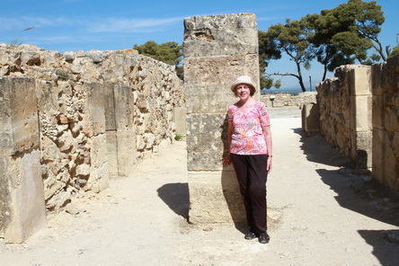 20160422_153 GR, Kreta, Festos, Werkstaetten, Haupt-Korridor, Renate.JPG